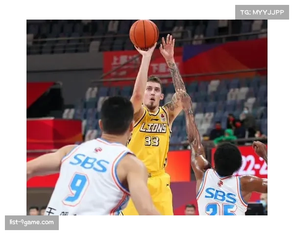 淡厚然NCAA季前赛完成西雅图大学首秀首发出场贡献七分三篮板表现亮眼